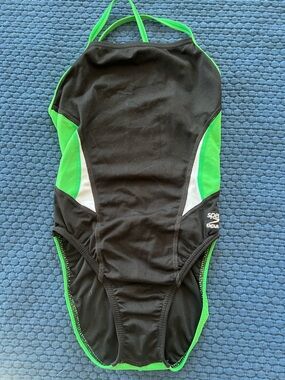 Speedo Endurance (28) girls Black, Green & White Training One-Piece Swimsuit